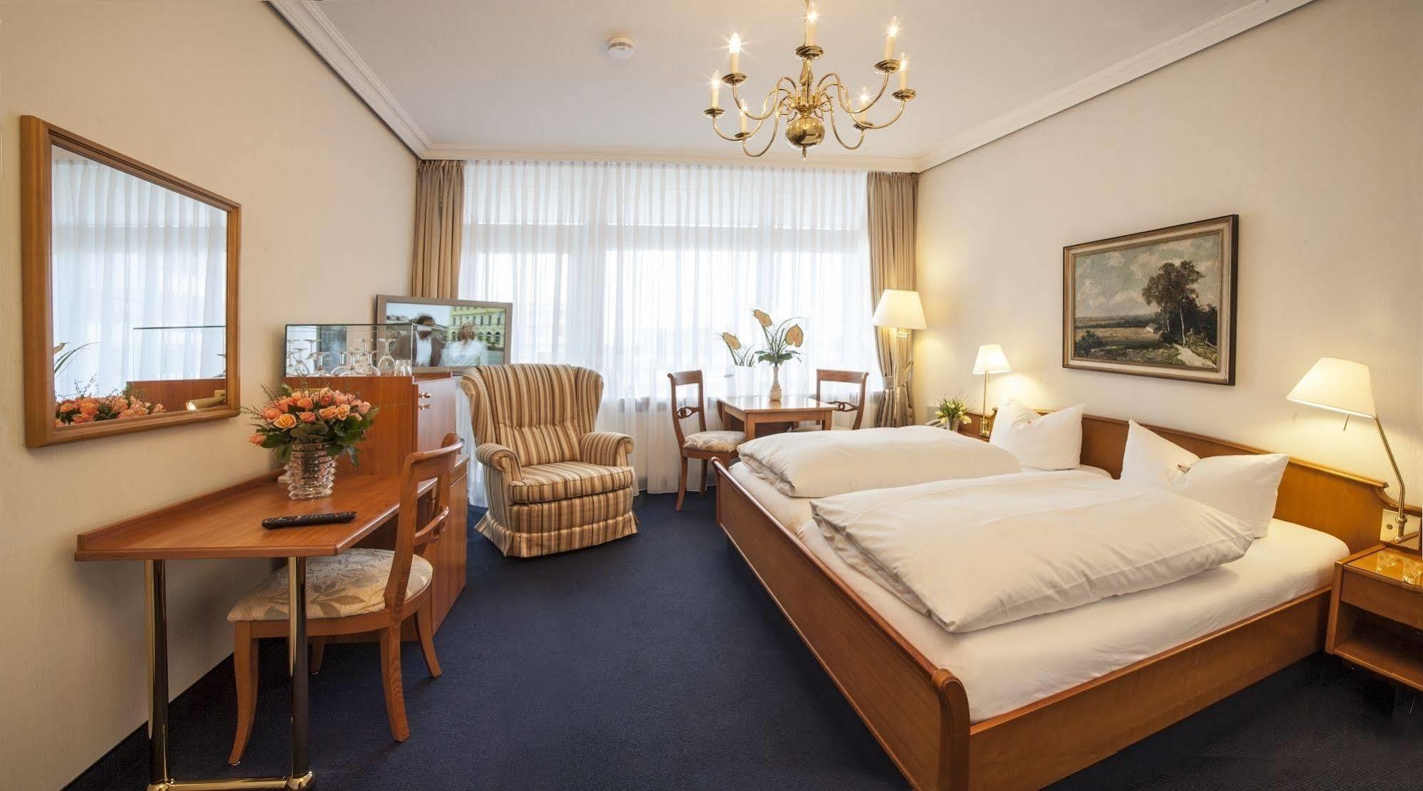 Strandhotel Monbijou Gmbh Garni Westerland Exterior foto